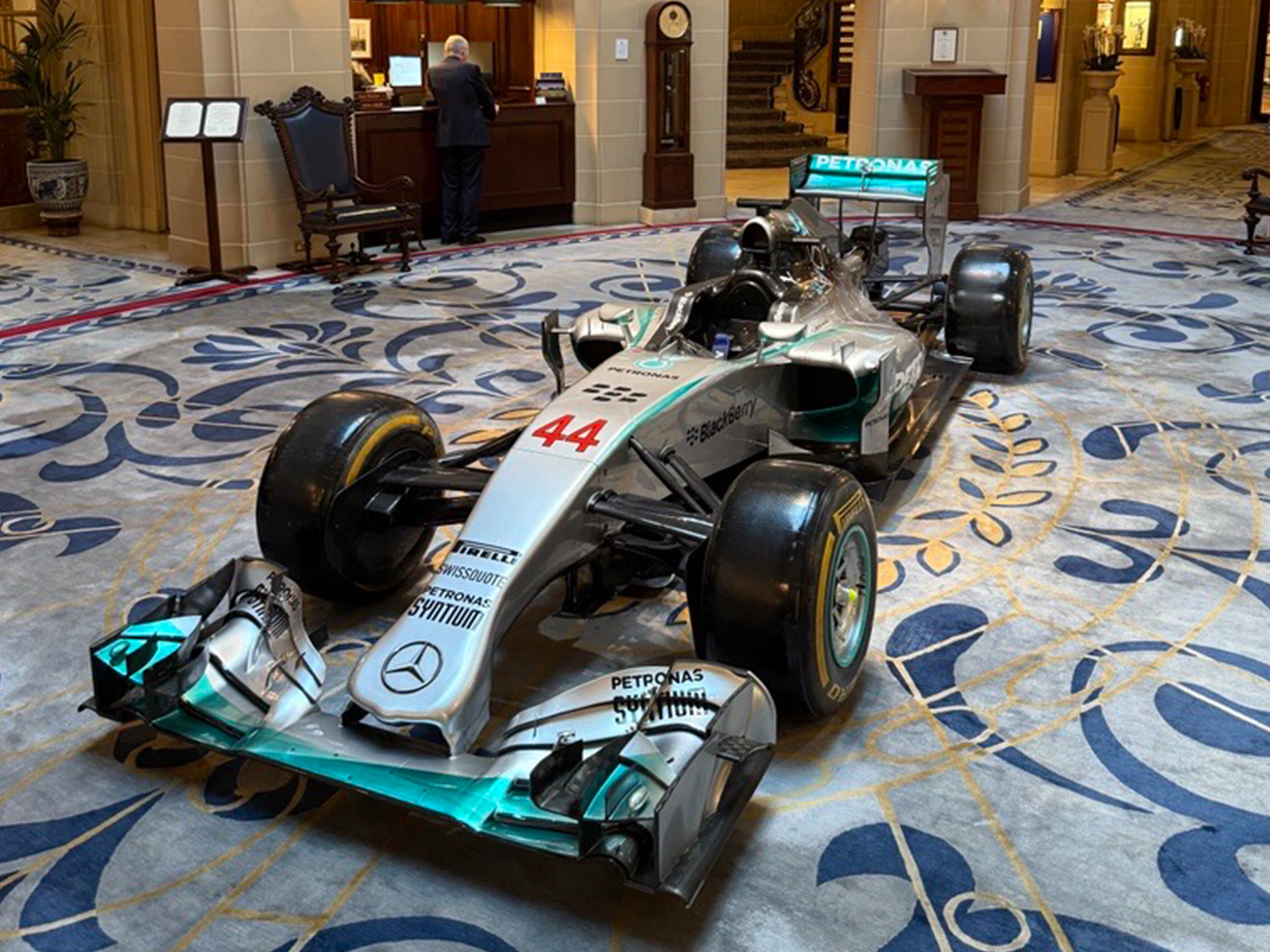 Mercedes Hybrid 2560x1920 1