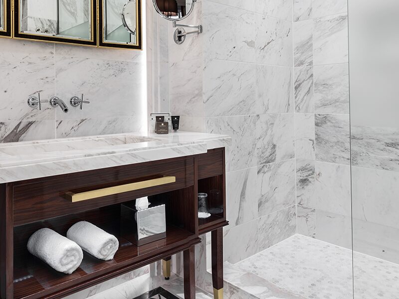 Junior-Suite-Bathroom-800×600-1.jpg