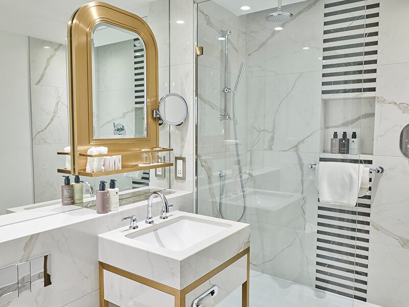 Pall-Mall-Double-and-Twin-Bathroom-800×600-1.jpg
